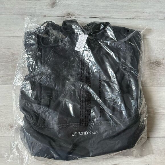Beyond Yoga Convertible Gym Bag Black OS NWT in packaging - Picture 9 of 11